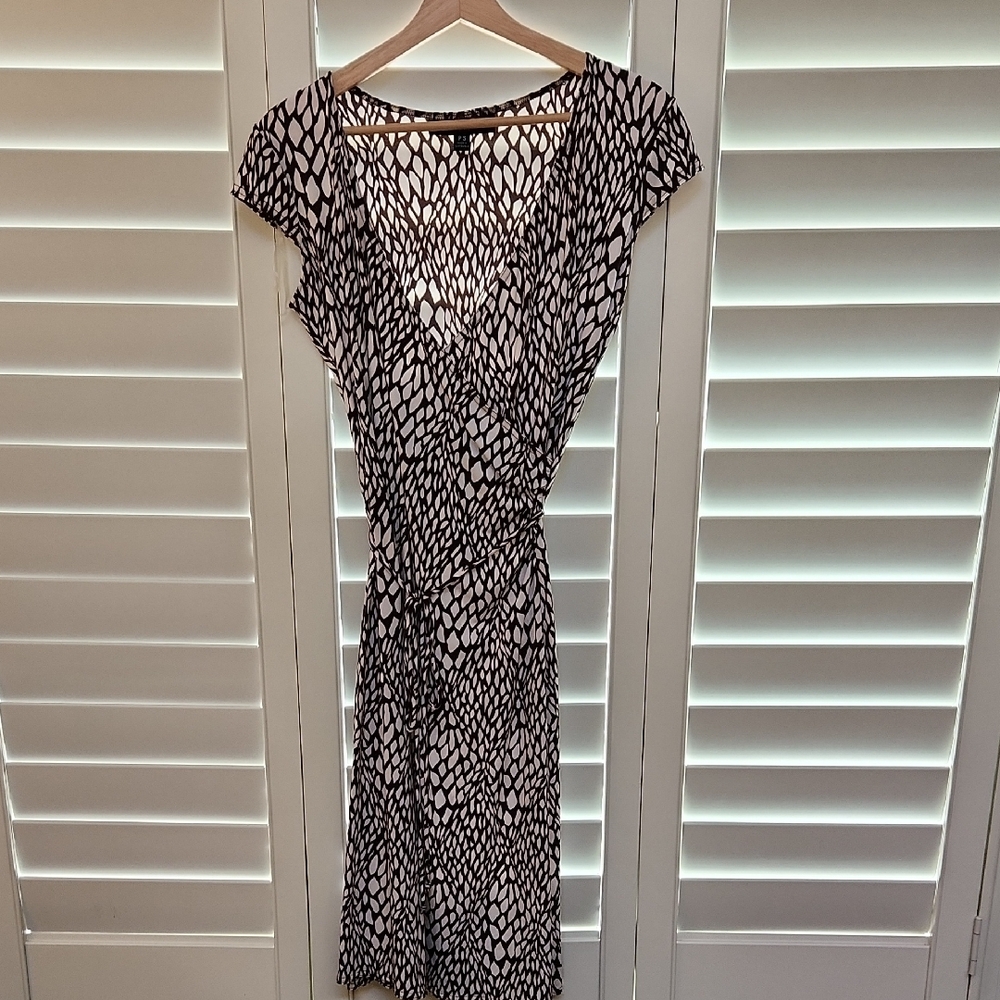 Briggs New York White and Brown Faux Wrap Midi Dress, Super Soft